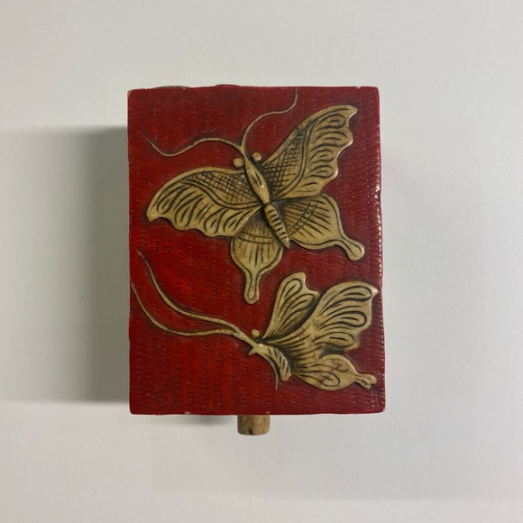 Butterfly Jewelry Box in Stone - Picture 2 of 12